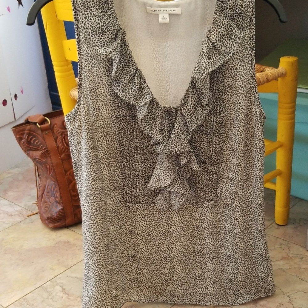 Banana Republic size 4 animal print blouse